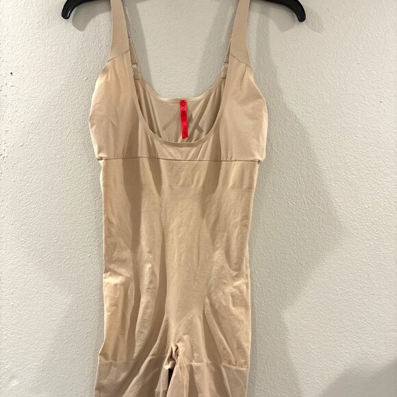 Spanx SPANXsculpt OnCore Open-Bust Mid-Thigh Bodysuit beige size 1x - Picture 1 of 7